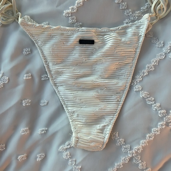 BRAND NEW White Triangl Bikini Set, M Top S Bottom - Picture 4 of 5